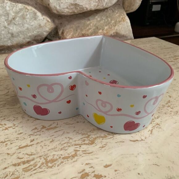 NWOT Hello Kitty heart shaped Baking dish - Picture 8 of 11